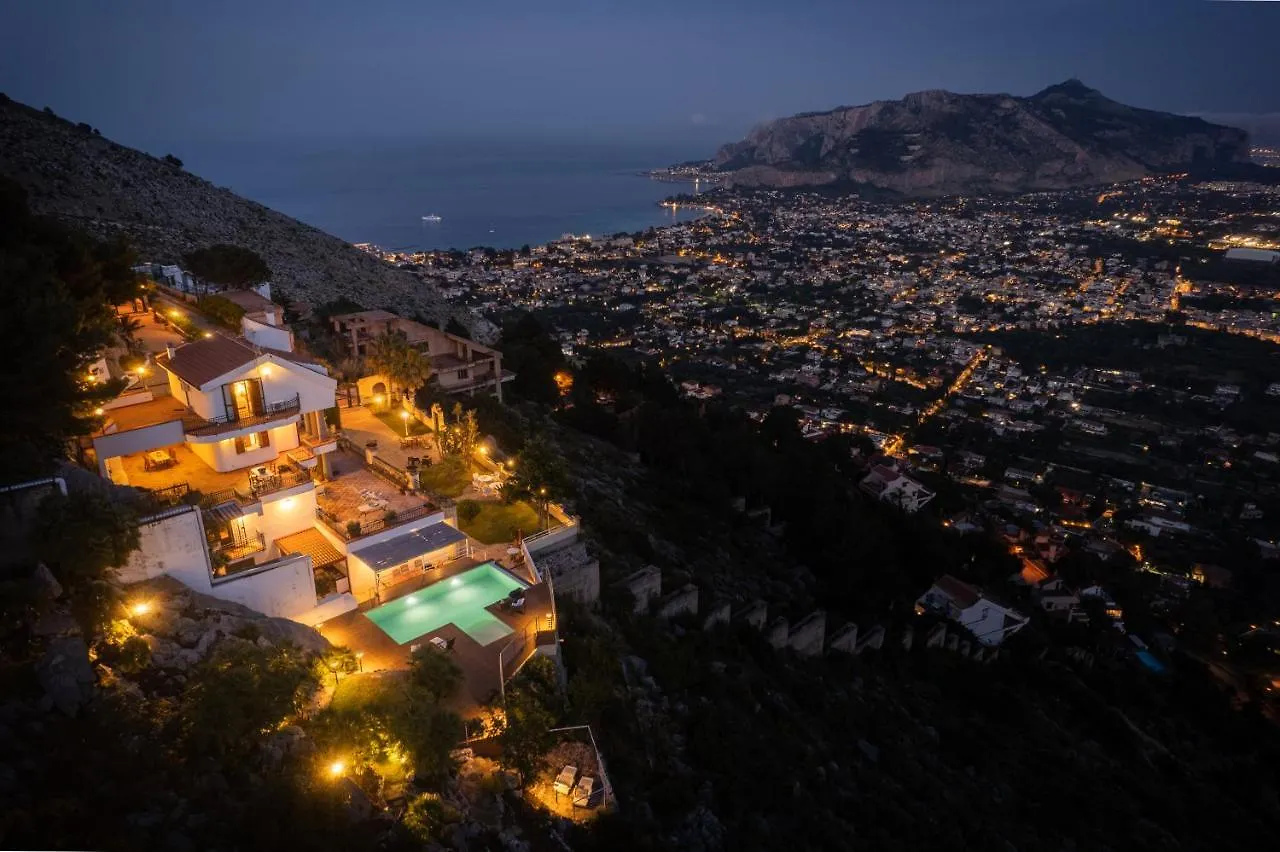 Villa Vista Mare Con Piscina Privata A Mondello Palermo