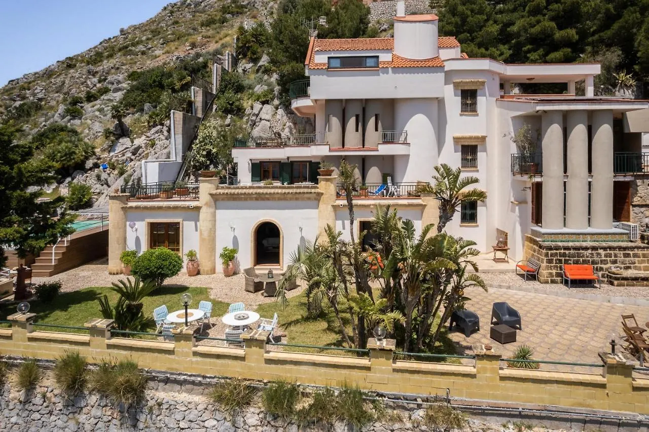 Villa Vista Mare Con Piscina Privata A Mondello Palermo