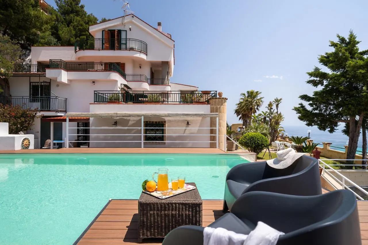 Villa Vista Mare Con Piscina Privata A Mondello Palermo