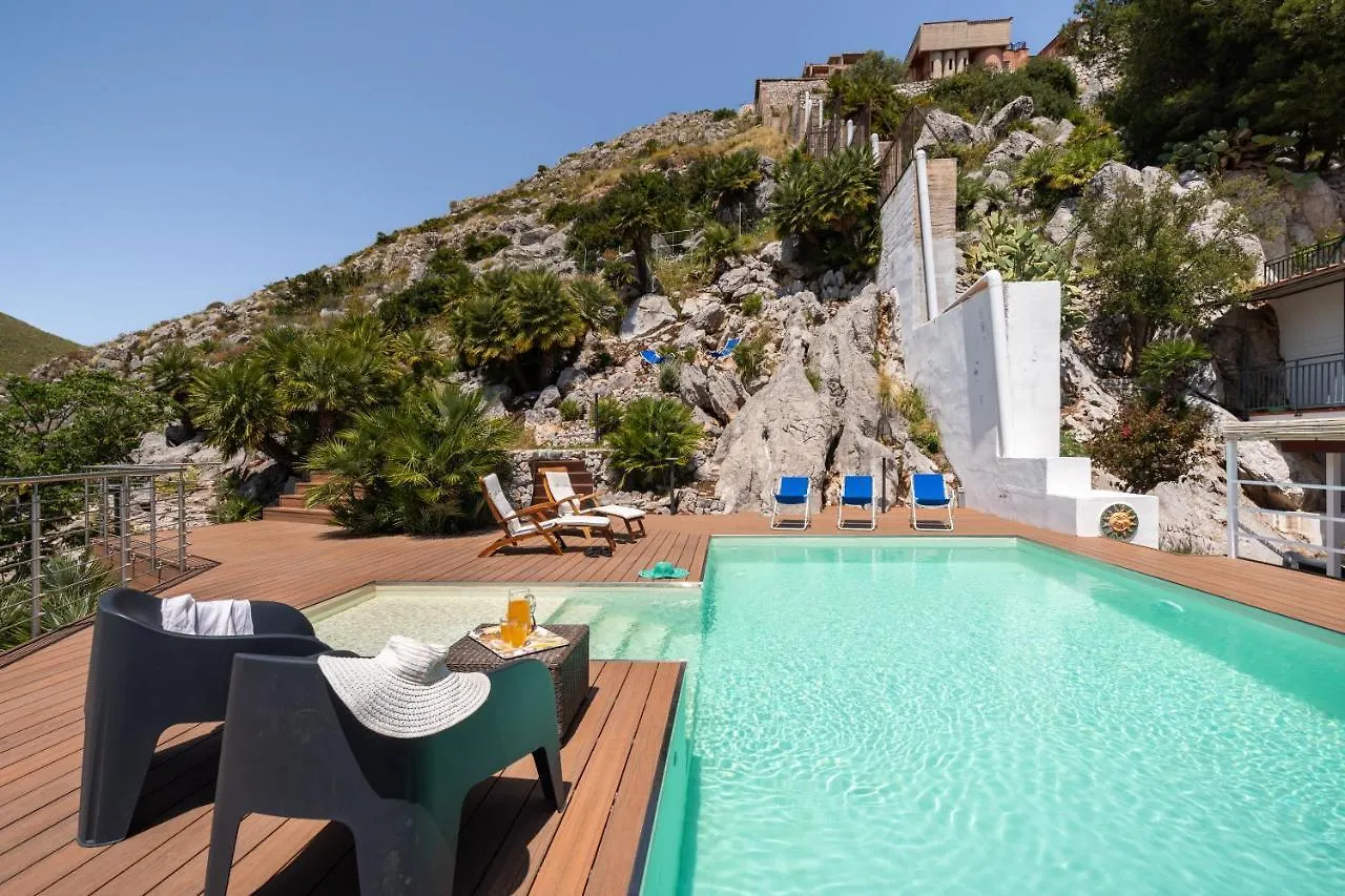 Villa Vista Mare Con Piscina Privata A Mondello Palermo