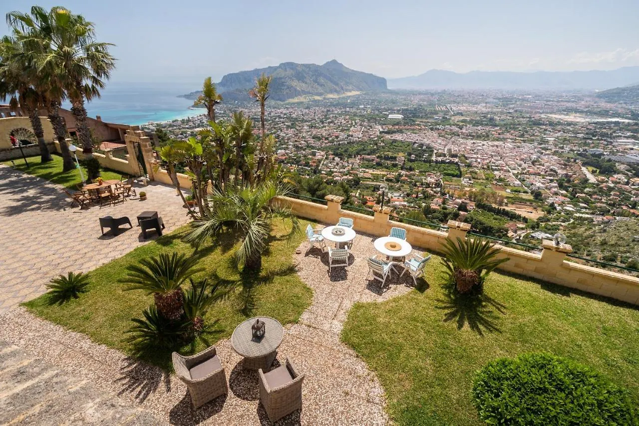 Villa Vista Mare Con Piscina Privata A Mondello Palermo