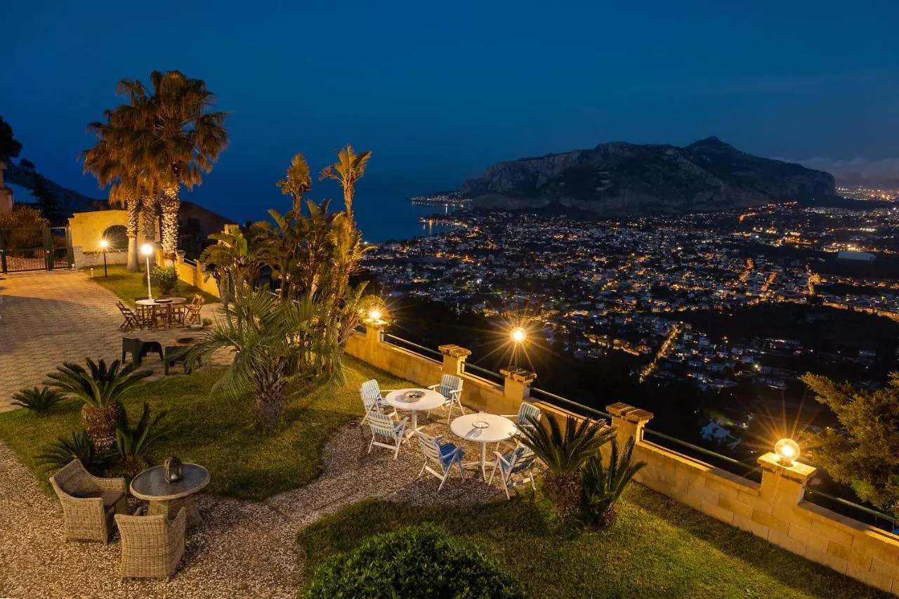 Villa Vista Mare Con Piscina Privata A Mondello Palermo