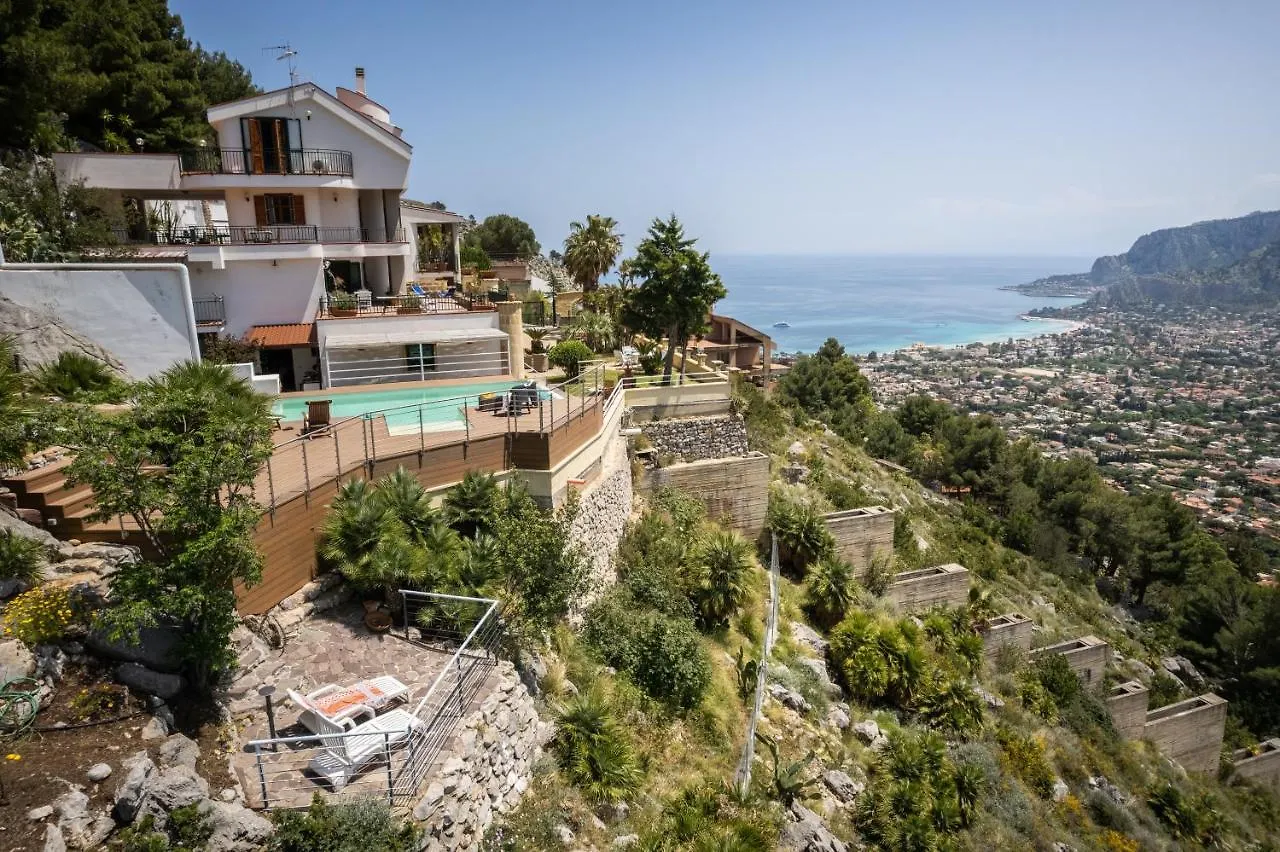 Villa Vista Mare Con Piscina Privata A Mondello Palermo