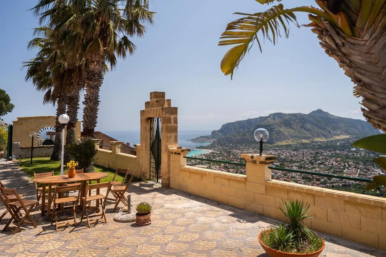 Villa Vista Mare Con Piscina Privata A Mondello Palermo