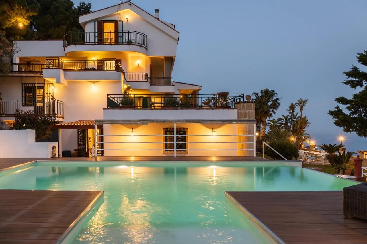 Villa Vista Mare Con Piscina Privata A Mondello Palermo