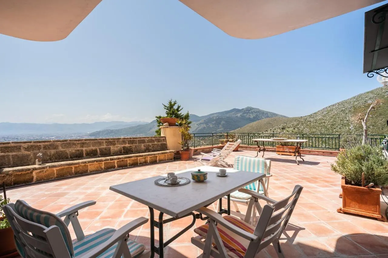 Villa Vista Mare Con Piscina Privata A Mondello Palermo