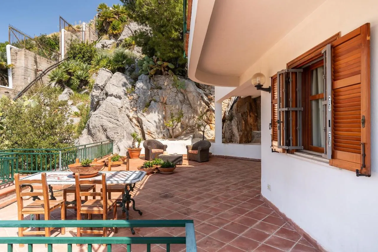 Villa Vista Mare Con Piscina Privata A Mondello Palermo