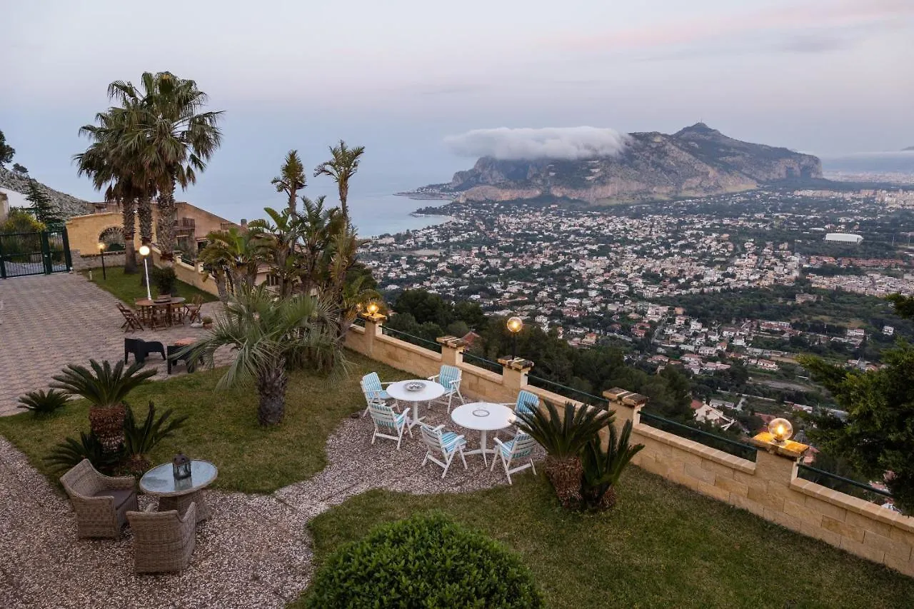 Villa Vista Mare Con Piscina Privata A Mondello Palermo