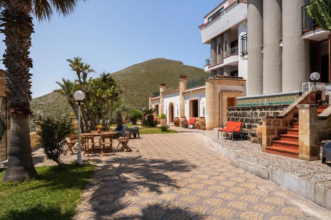 Villa Vista Mare Con Piscina Privata A Mondello Palermo