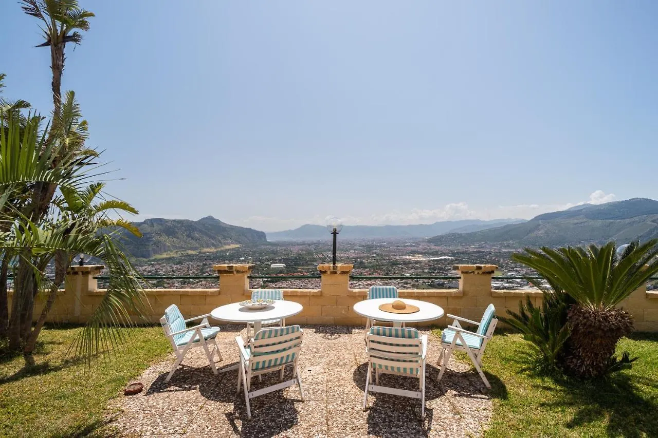 Villa Vista Mare Con Piscina Privata A Mondello Palermo